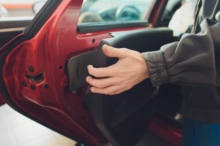 replacing hinge car and door unlocking services tailored to tallahassee, fl residents
